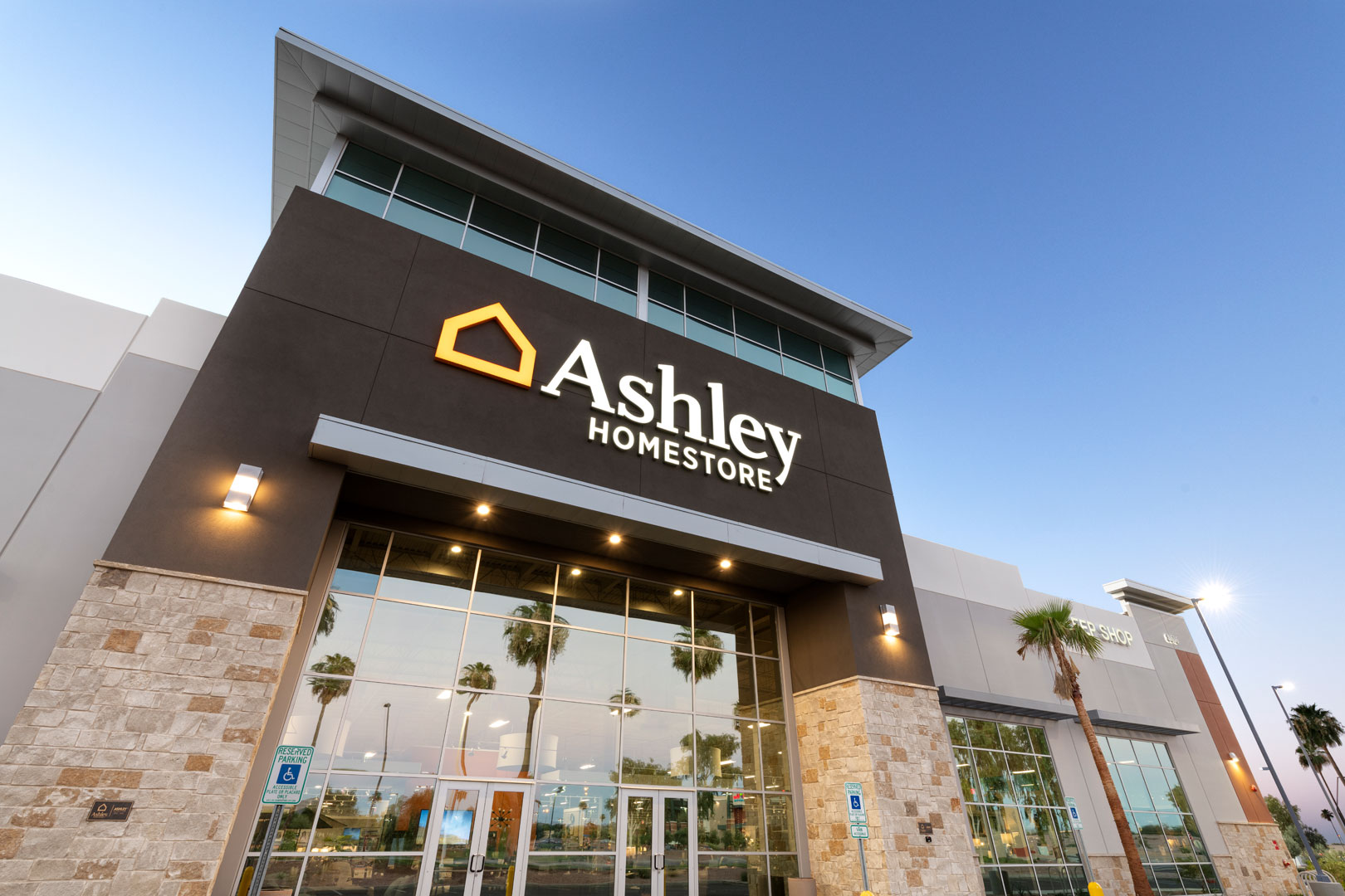 Ashley Furniture HomeStore | Cawley ArchitectsCawley Architects